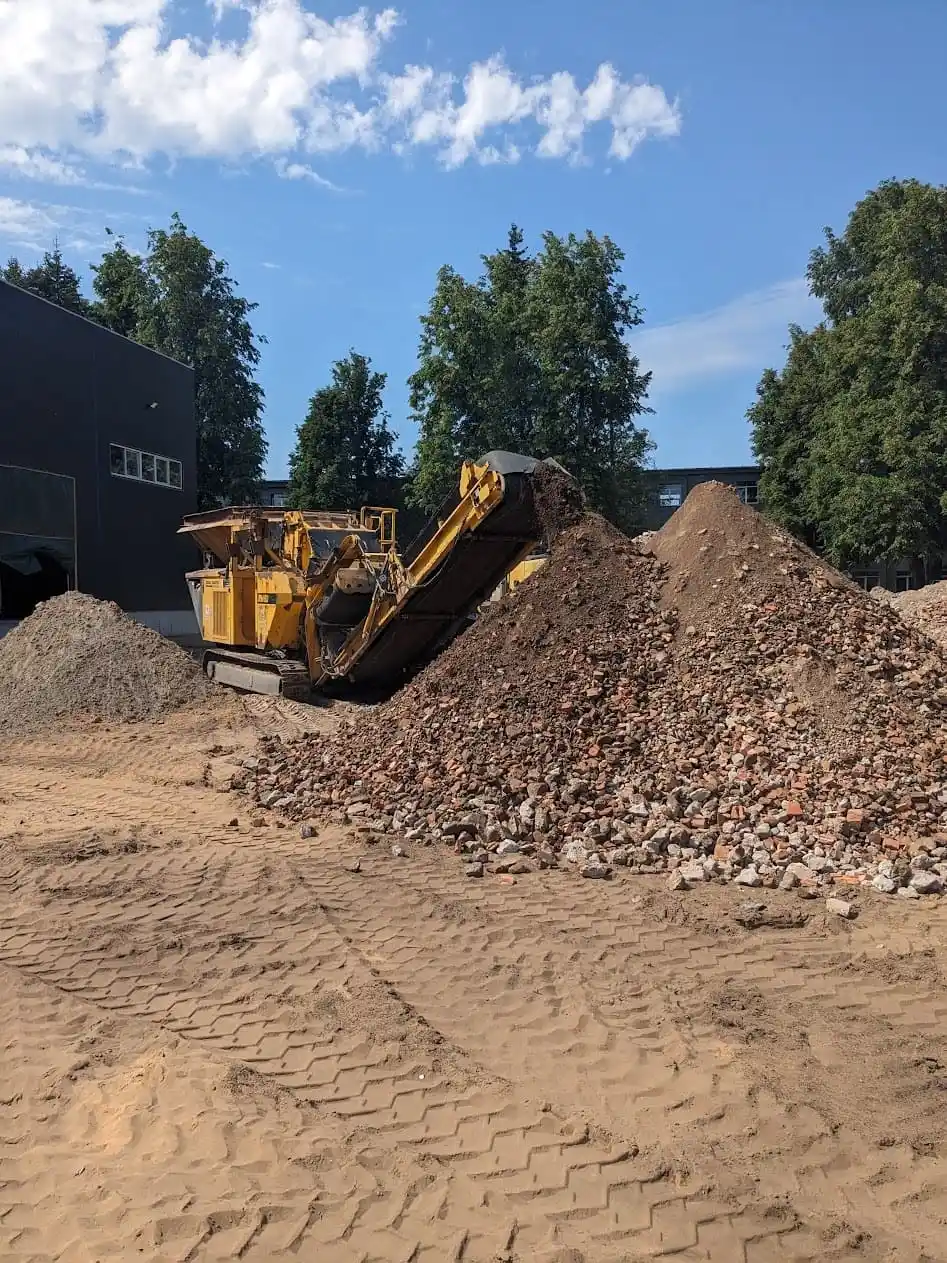 Ražošanas ēku nojaukšana